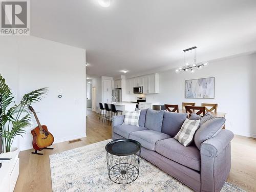 29 Flower Garden Trail, Whitchurch-Stouffville (Stouffville), ON - Indoor Photo Showing Living Room