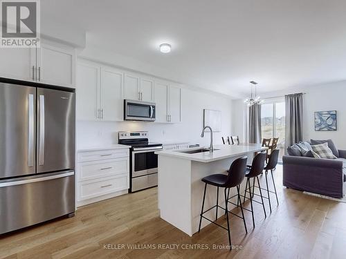 29 Flower Garden Trail, Whitchurch-Stouffville (Stouffville), ON - Indoor Photo Showing Kitchen With Stainless Steel Kitchen With Upgraded Kitchen