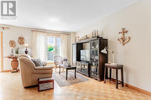 3 Harbour Town Court, Vaughan, ON - Indoor Photo Showing Living Room