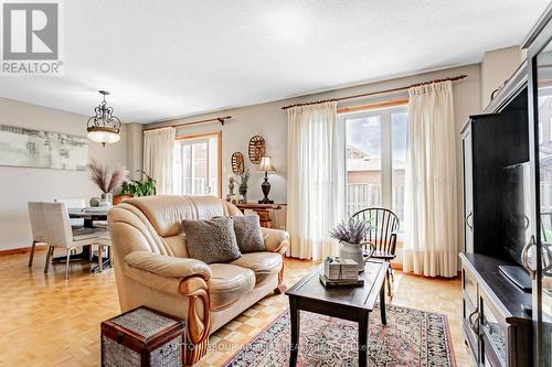 3 Harbour Town Court, Vaughan, ON - Indoor Photo Showing Living Room