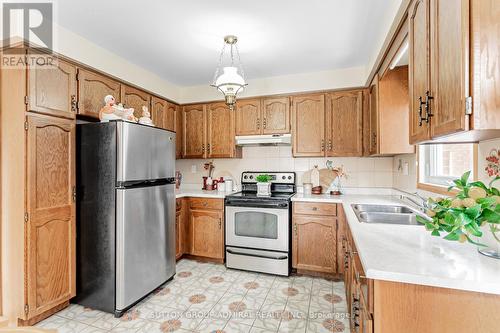 3 Harbour Town Court, Vaughan, ON - Indoor Photo Showing Kitchen With Double Sink