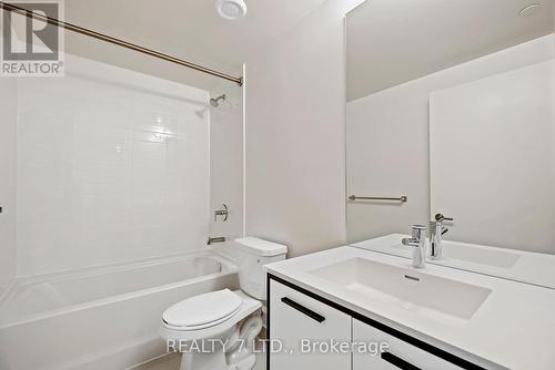 417 - 185 Deerfield Road, Newmarket, ON - Indoor Photo Showing Bathroom