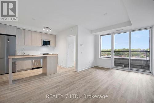 417 - 185 Deerfield Road, Newmarket, ON - Indoor Photo Showing Kitchen