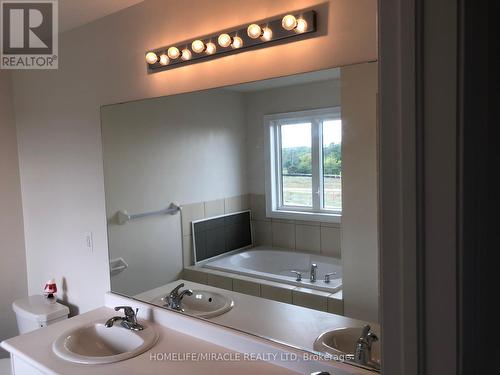 1461 Lormel Gate Avenue, Innisfil, ON - Indoor Photo Showing Bathroom