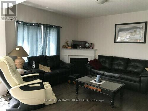 1461 Lormel Gate Avenue, Innisfil, ON - Indoor Photo Showing Living Room