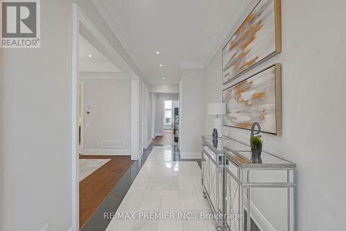 105 Chesney Cres, Vaughan, ON - Indoor Photo Showing Living Room