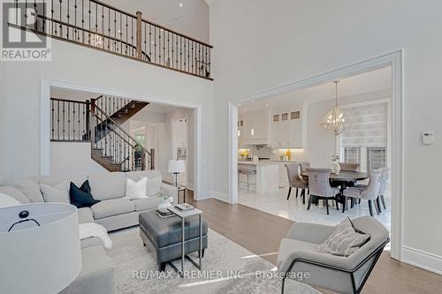 105 Chesney Cres, Vaughan, ON - Indoor Photo Showing Kitchen With Double Sink With Upgraded Kitchen