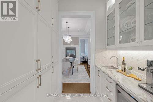 105 Chesney Cres, Vaughan, ON - Indoor Photo Showing Living Room