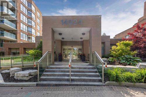 205 - 14924 Yonge Street, Aurora (Aurora Highlands), ON - Outdoor