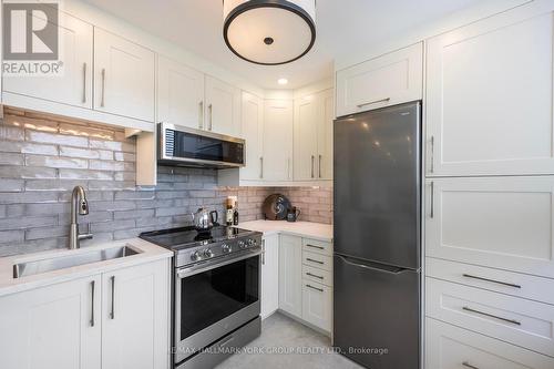 205 - 14924 Yonge Street, Aurora (Aurora Highlands), ON - Indoor Photo Showing Kitchen