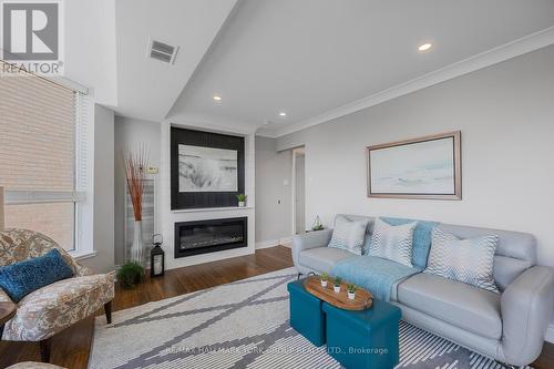 205 - 14924 Yonge Street, Aurora (Aurora Highlands), ON - Indoor Photo Showing Living Room With Fireplace