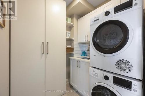 205 - 14924 Yonge Street, Aurora (Aurora Highlands), ON - Indoor Photo Showing Laundry Room