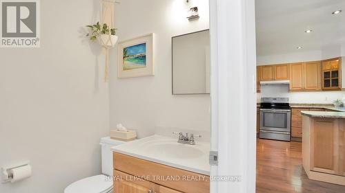 42 Torrington Crescent, London, ON - Indoor Photo Showing Bathroom