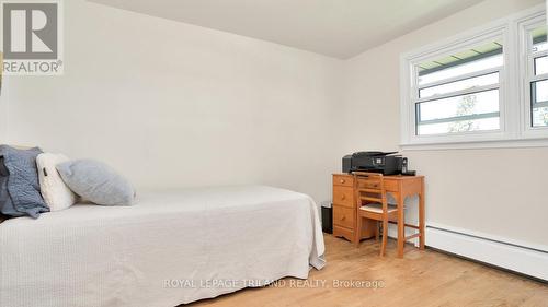 42 Torrington Crescent, London, ON - Indoor Photo Showing Bedroom