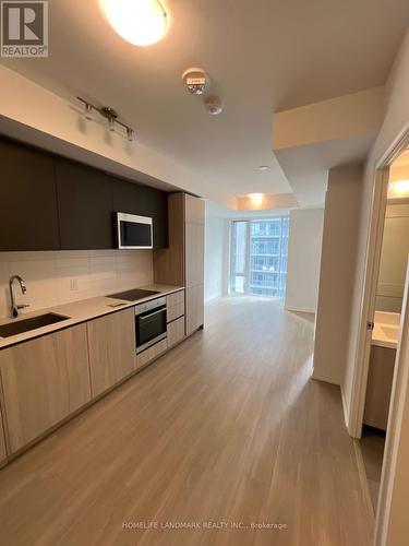 2007 - 8 Widmer Street, Toronto, ON - Indoor Photo Showing Kitchen