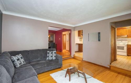 855 Garth Street, Hamilton, ON - Indoor Photo Showing Living Room