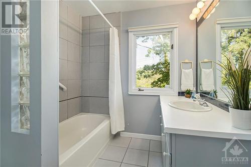 427 Meadow Park Place, Ottawa, ON - Indoor Photo Showing Bathroom