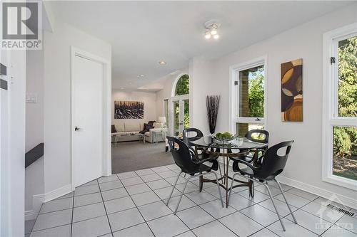 An eating area the whole family can be at! - 427 Meadow Park Place, Ottawa, ON - Indoor