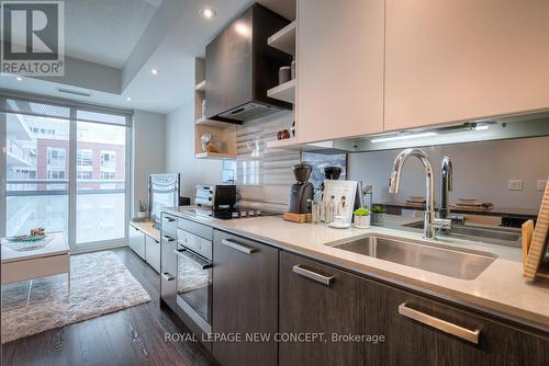 724 - 1830 Bloor Street W, Toronto, ON - Indoor Photo Showing Kitchen