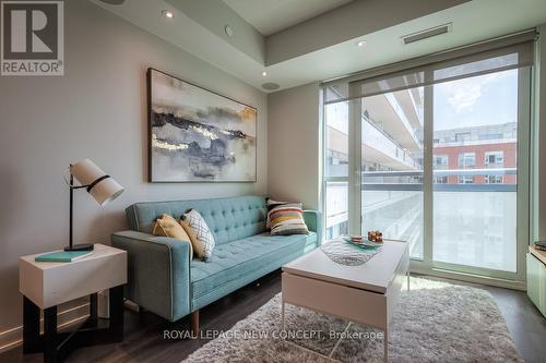 724 - 1830 Bloor Street W, Toronto, ON - Indoor Photo Showing Living Room