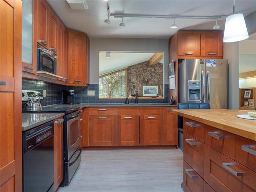 24 Valley View Drive, Winnipeg, MB - Indoor Photo Showing Kitchen With Stainless Steel Kitchen