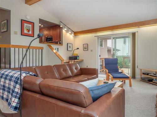 24 Valley View Drive, Winnipeg, MB - Indoor Photo Showing Living Room