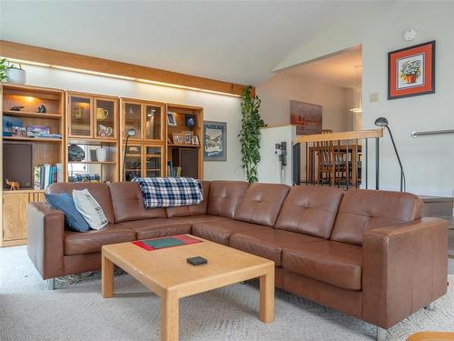 24 Valley View Drive, Winnipeg, MB - Indoor Photo Showing Living Room