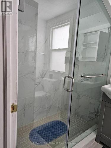 764 Dundas Street E, Woodstock, ON - Indoor Photo Showing Bathroom