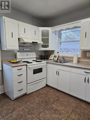 18 Chapel Street N, Woodstock, ON - Indoor Photo Showing Kitchen