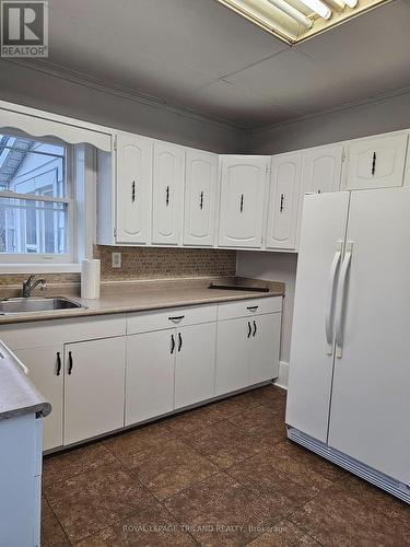 18 Chapel Street N, Woodstock, ON - Indoor Photo Showing Kitchen