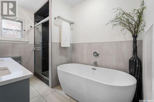 115 11Th Street E, Saskatoon, SK - Indoor Photo Showing Bathroom