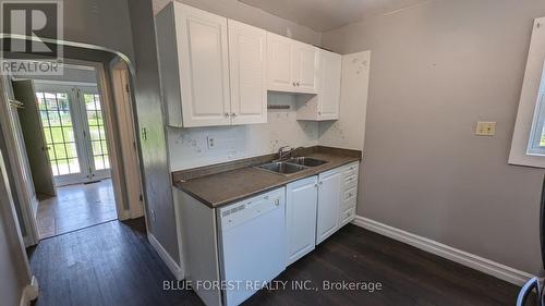 40 Magee Street, London, ON - Indoor Photo Showing Kitchen With Double Sink