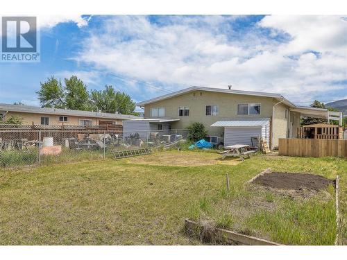 830/832 Irma Road, Kelowna, BC - Outdoor