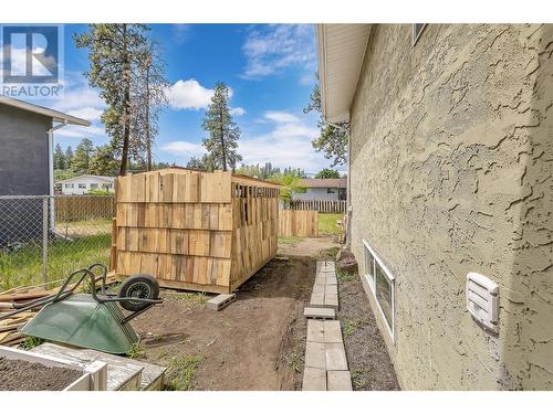 830/832 Irma Road, Kelowna, BC - Outdoor