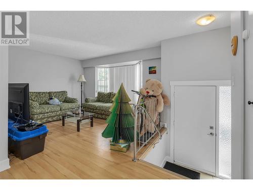 830/832 Irma Road, Kelowna, BC - Indoor Photo Showing Other Room