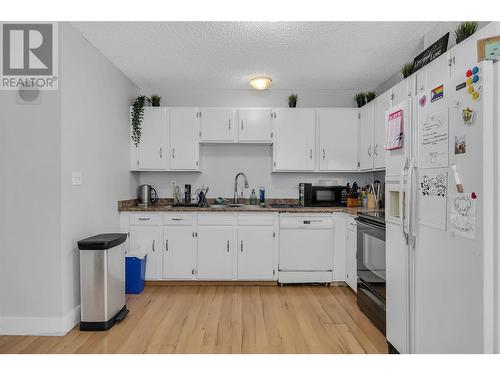 830/832 Irma Road, Kelowna, BC - Indoor Photo Showing Kitchen With Double Sink