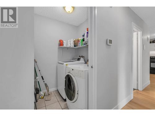 830/832 Irma Road, Kelowna, BC - Indoor Photo Showing Laundry Room