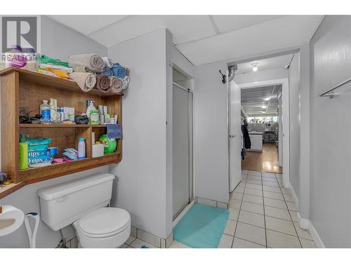 830/832 Irma Road, Kelowna, BC - Indoor Photo Showing Bathroom