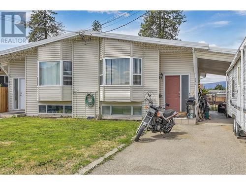 830/832 Irma Road, Kelowna, BC - Outdoor