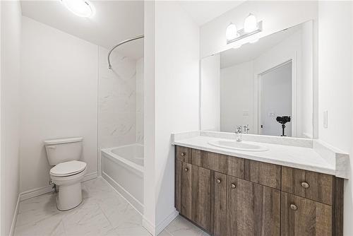 14 Broddy Avenue, Brantford, ON - Indoor Photo Showing Bathroom