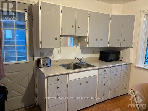 41 Fifth Street, South Dundas, ON - Indoor Photo Showing Kitchen With Double Sink