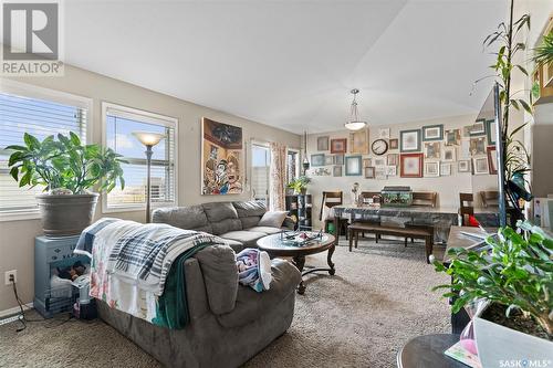 330 100 Chaparral Boulevard, Martensville, SK - Indoor Photo Showing Living Room