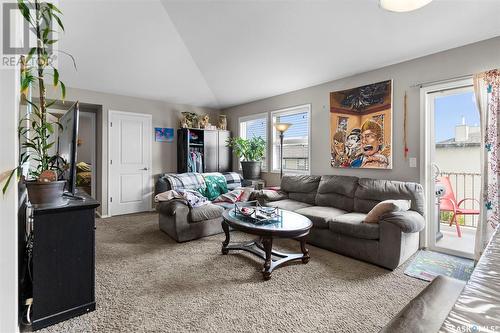 330 100 Chaparral Boulevard, Martensville, SK - Indoor Photo Showing Living Room