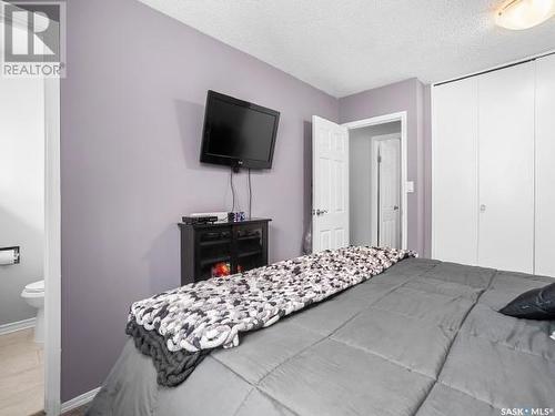 325 Birch Crescent, Saskatoon, SK - Indoor Photo Showing Bedroom