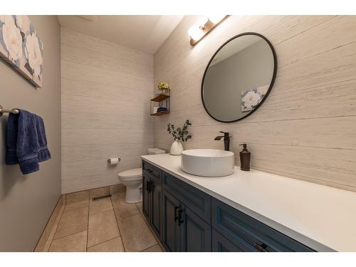 1504 Poplar Street, Golden, BC - Indoor Photo Showing Bathroom