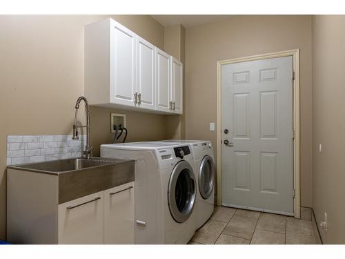 1504 Poplar Street, Golden, BC - Indoor Photo Showing Laundry Room