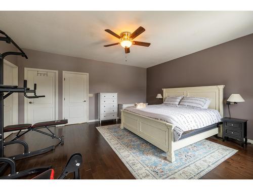 1504 Poplar Street, Golden, BC - Indoor Photo Showing Bedroom
