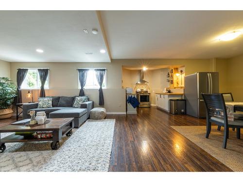 1504 Poplar Street, Golden, BC - Indoor Photo Showing Living Room