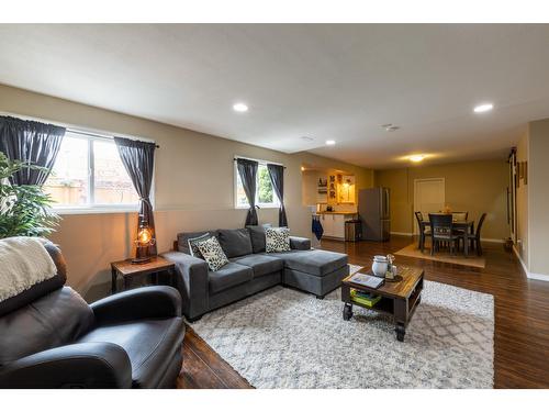 1504 Poplar Street, Golden, BC - Indoor Photo Showing Living Room