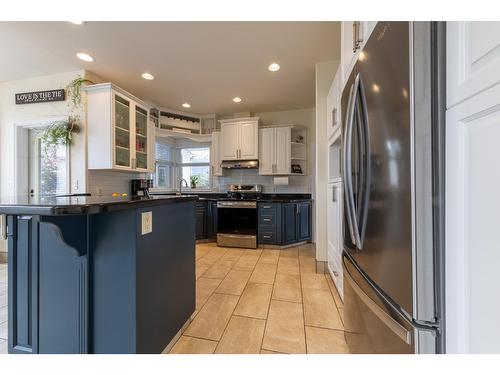 1504 Poplar Street, Golden, BC - Indoor Photo Showing Kitchen With Upgraded Kitchen